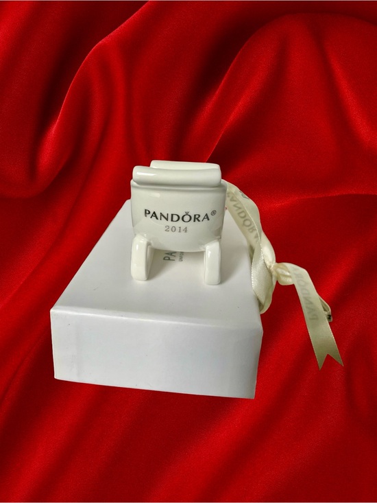 NEW Pandora 2014 Limited Edition Unforgettable Moments Porcelain Sleigh Ornament main image 12
